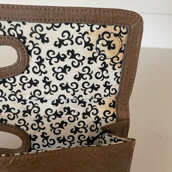 HOBO International large brown leather clutch. - Picture 5 of 8